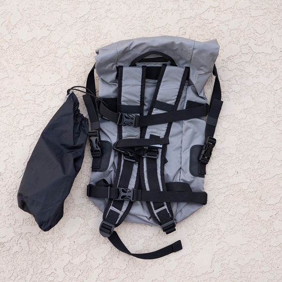 Cannae Gray Backpack - Picture 2 of 2